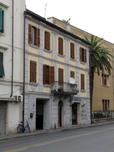 La  palazzina con la targa di Napoleone