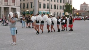 Le reagazze della Palestra Smile in Piazza della Repubblica